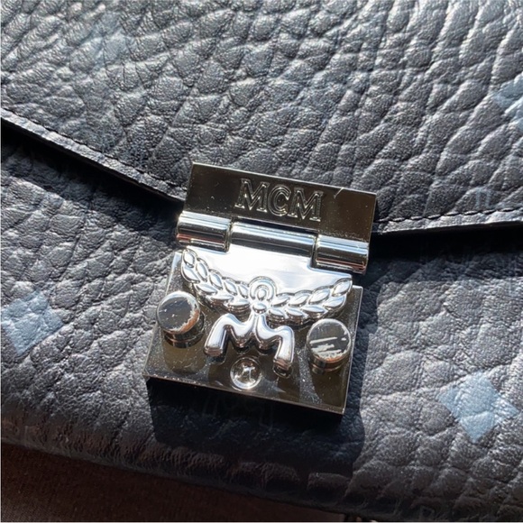 MCM| Chain Crossbody Wallet| Black - Picture 6 of 7